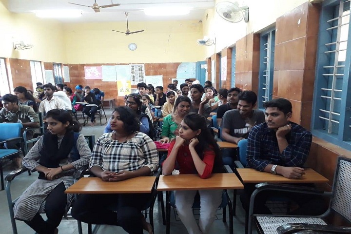 https://cache.careers360.mobi/media/colleges/social-media/media-gallery/20377/2020/12/8/Classroom of Hoysala College of Management and IT Studies Shimoga_Classroom.jpg